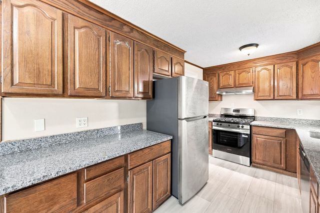 76 Daley St, Chicopee, MA 01013