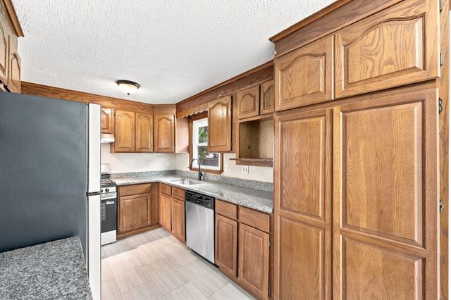 76 Daley St, Chicopee, MA 01013