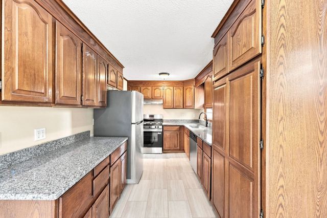 76 Daley St, Chicopee, MA 01013