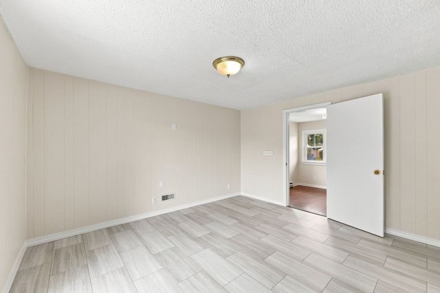 76 Daley St, Chicopee, MA 01013