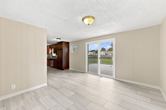 76 Daley St, Chicopee, MA 01013