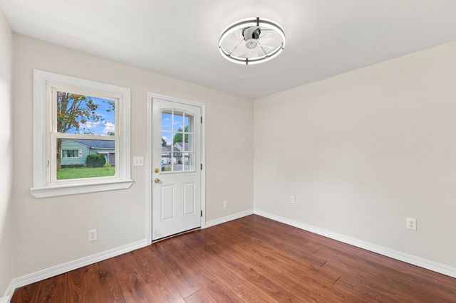 76 Daley St, Chicopee, MA 01013