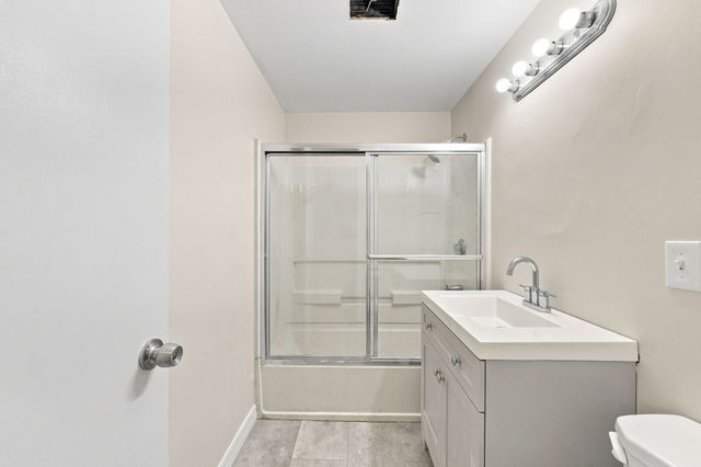 76 Daley St, Chicopee, MA 01013