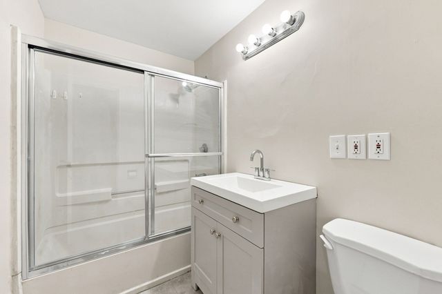 76 Daley St, Chicopee, MA 01013