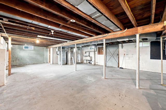 76 Daley St, Chicopee, MA 01013