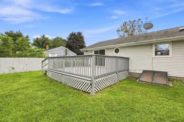 76 Daley St, Chicopee, MA 01013