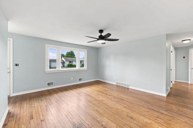 76 Daley St, Chicopee, MA 01013