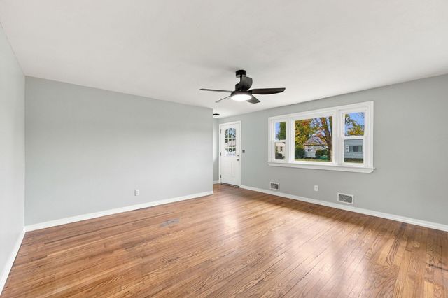 76 Daley St, Chicopee, MA 01013