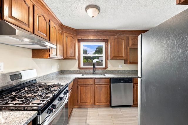 76 Daley St, Chicopee, MA 01013