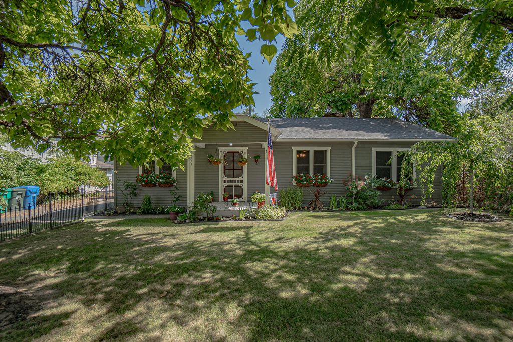 1969 SW Allen Creek Road, Grants Pass, OR 97527