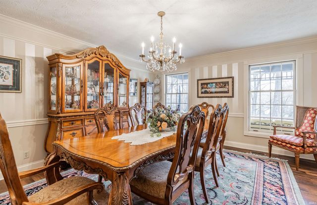 10520 Wilmington Drive, Evansville, IN 47725