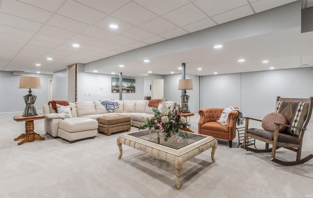 10520 Wilmington Drive, Evansville, IN 47725