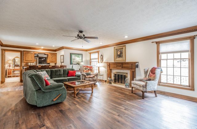 10520 Wilmington Drive, Evansville, IN 47725