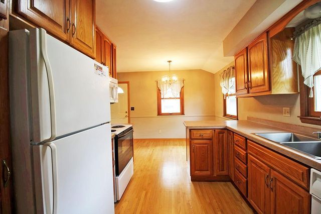7925 Penn Avenue N, Brooklyn Park, MN 55444