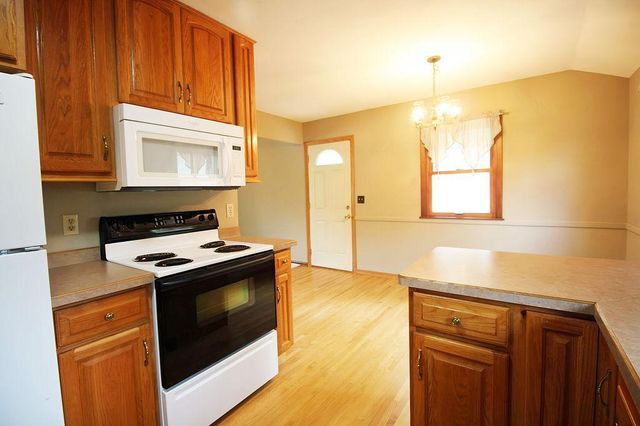 7925 Penn Avenue N, Brooklyn Park, MN 55444