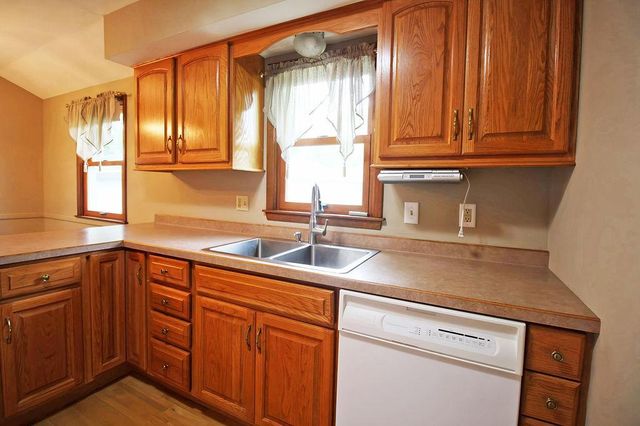 7925 Penn Avenue N, Brooklyn Park, MN 55444