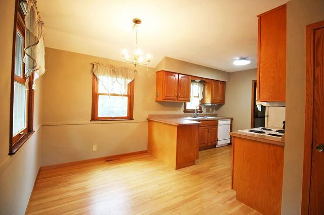 7925 Penn Avenue N, Brooklyn Park, MN 55444