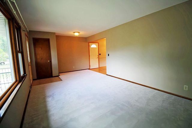 7925 Penn Avenue N, Brooklyn Park, MN 55444