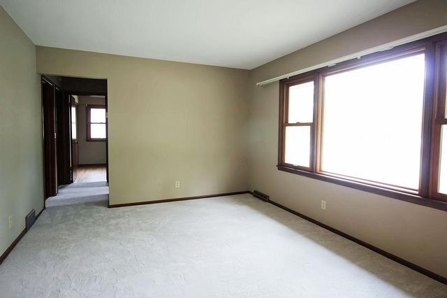7925 Penn Avenue N, Brooklyn Park, MN 55444