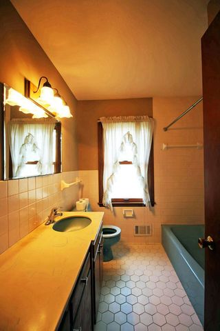7925 Penn Avenue N, Brooklyn Park, MN 55444