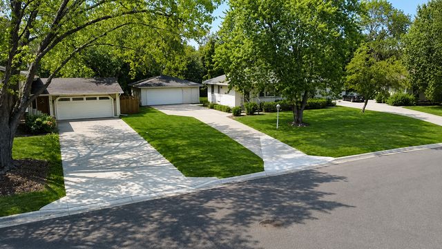 7925 Penn Avenue N, Brooklyn Park, MN 55444