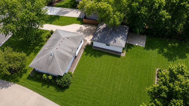 7925 Penn Avenue N, Brooklyn Park, MN 55444