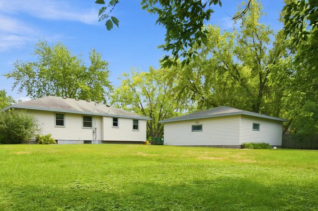 7925 Penn Avenue N, Brooklyn Park, MN 55444