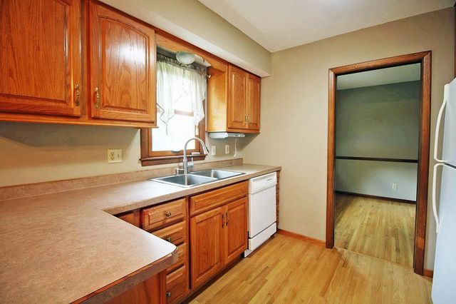 7925 Penn Avenue N, Brooklyn Park, MN 55444