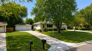 7925 Penn Avenue N, Brooklyn Park, MN 55444