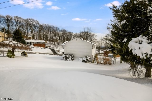 210 Ross Dr, Boonton Town, NJ 07005