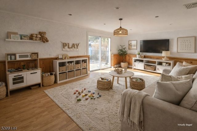 210 Ross Dr, Boonton Town, NJ 07005