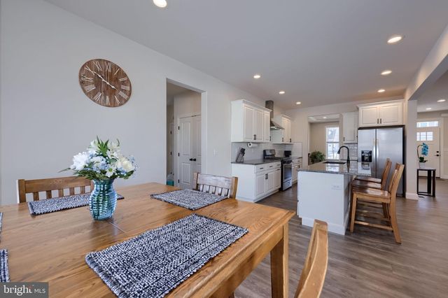 10 ELI DR, York, PA 17404