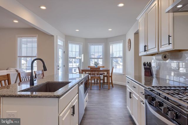 10 ELI DR, York, PA 17404