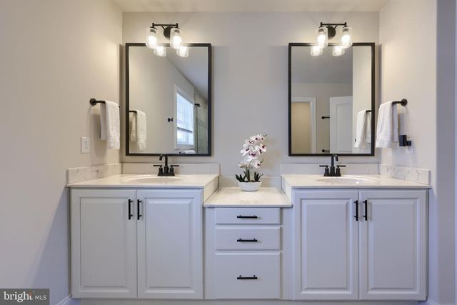 10 ELI DR, York, PA 17404