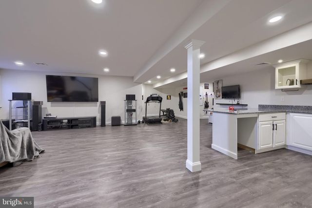 10 ELI DR, York, PA 17404