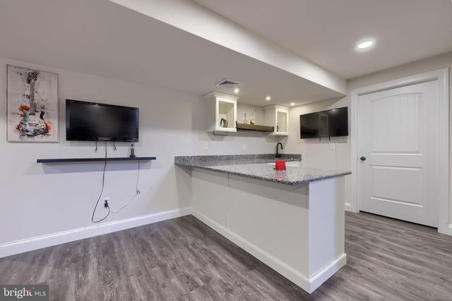 10 ELI DR, York, PA 17404