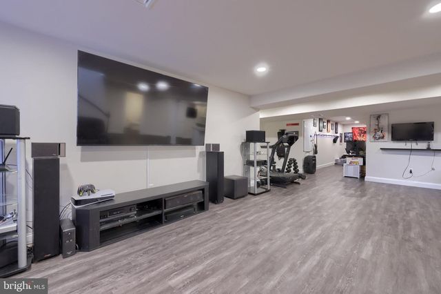 10 ELI DR, York, PA 17404