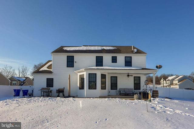 10 ELI DR, York, PA 17404