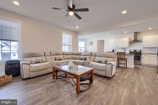 10 ELI DR, York, PA 17404