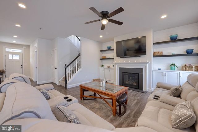 10 ELI DR, York, PA 17404