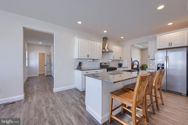 10 ELI DR, York, PA 17404