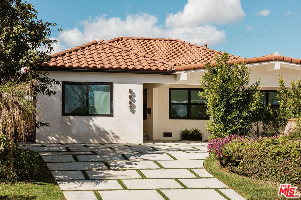 Image 1 of property listing at 5007 Auckland Avenue, North Hollywood, CA 91601