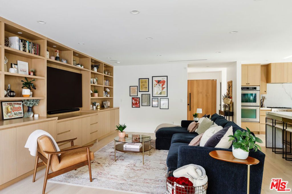 Image 10 of property listing at 5007 Auckland Avenue, North Hollywood, CA 91601