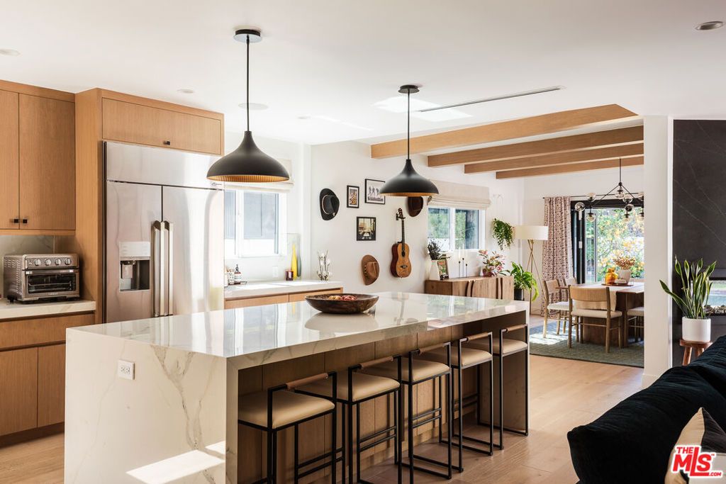 Image 2 of property listing at 5007 Auckland Avenue, North Hollywood, CA 91601