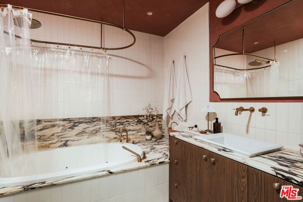 Image 21 of property listing at 5007 Auckland Avenue, North Hollywood, CA 91601