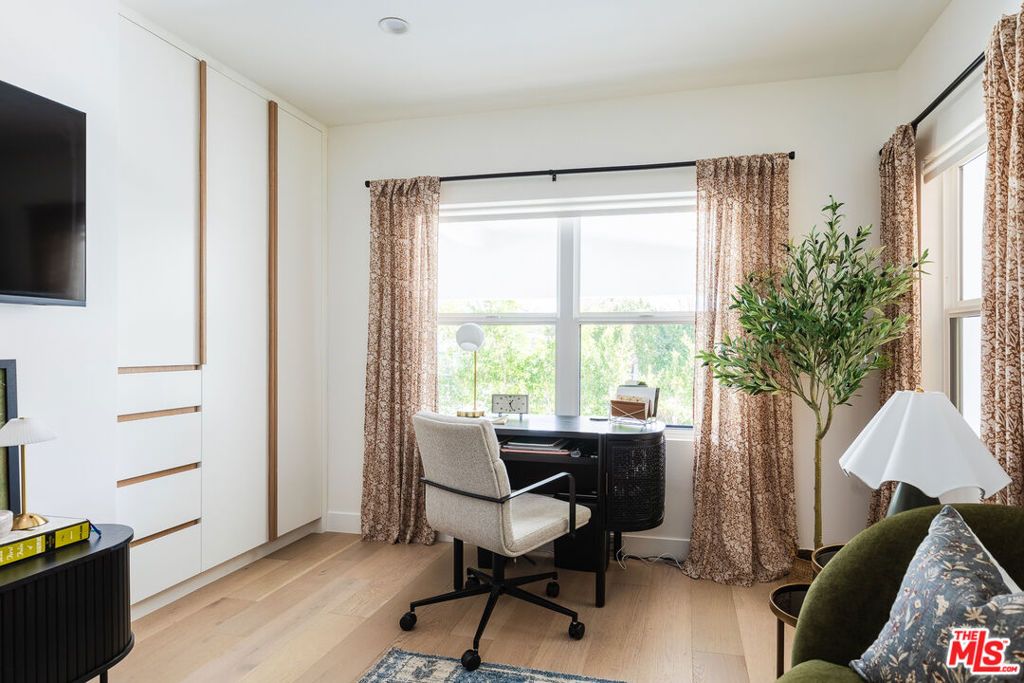 Image 30 of property listing at 5007 Auckland Avenue, North Hollywood, CA 91601