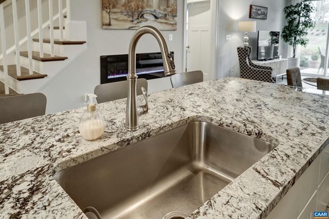 2024 DUNWOOD DR, Crozet, VA 22932