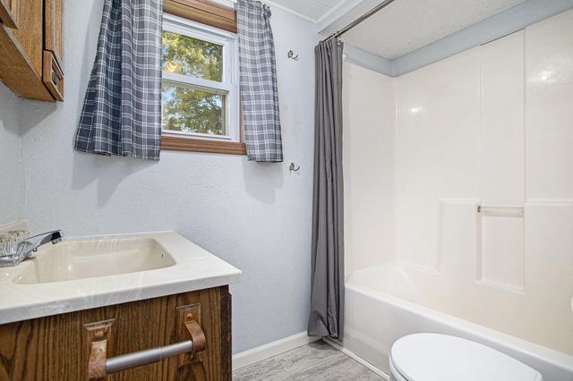 457 S Burr Oak Road, Colon Vllg, MI 49040