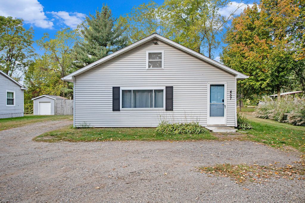 457 S Burr Oak Road, Colon Vllg, MI 49040