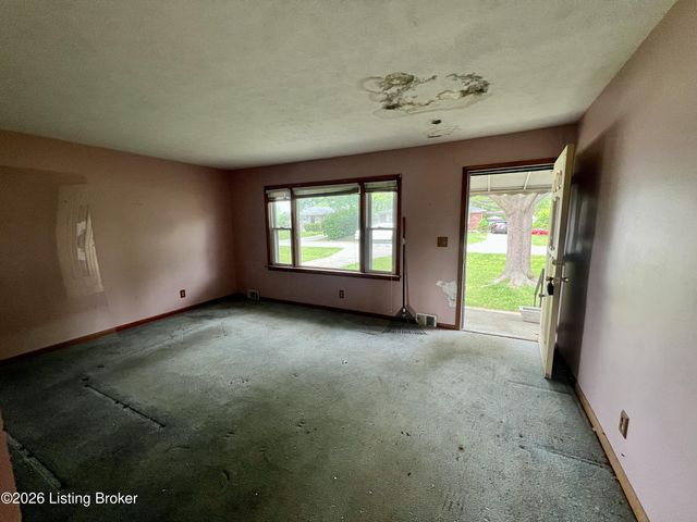 7405 Beahl Blvd, Louisville, KY 40258